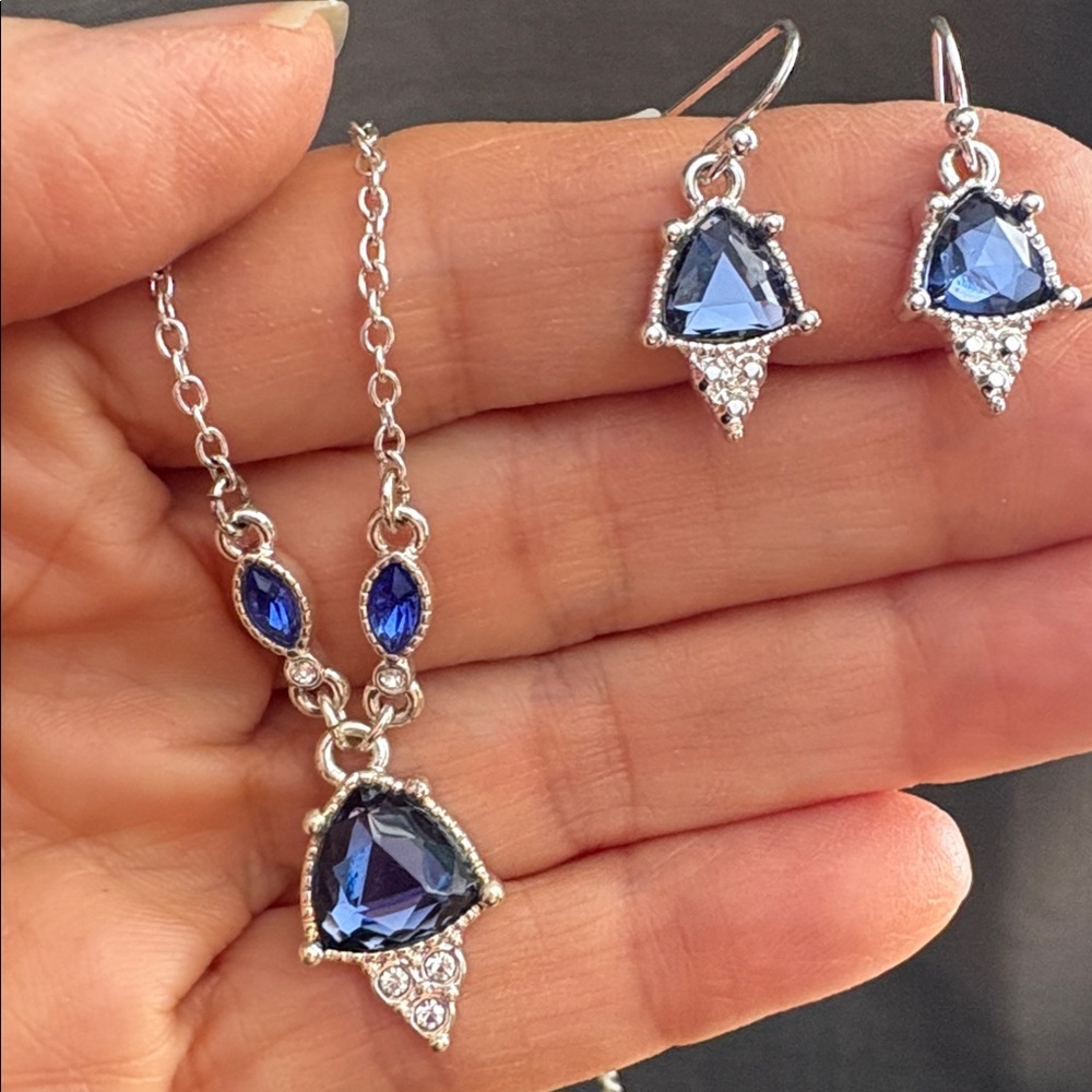 Avon Royal Sapphire Blue Triangle Pendant Necklace & Earrings Set 224